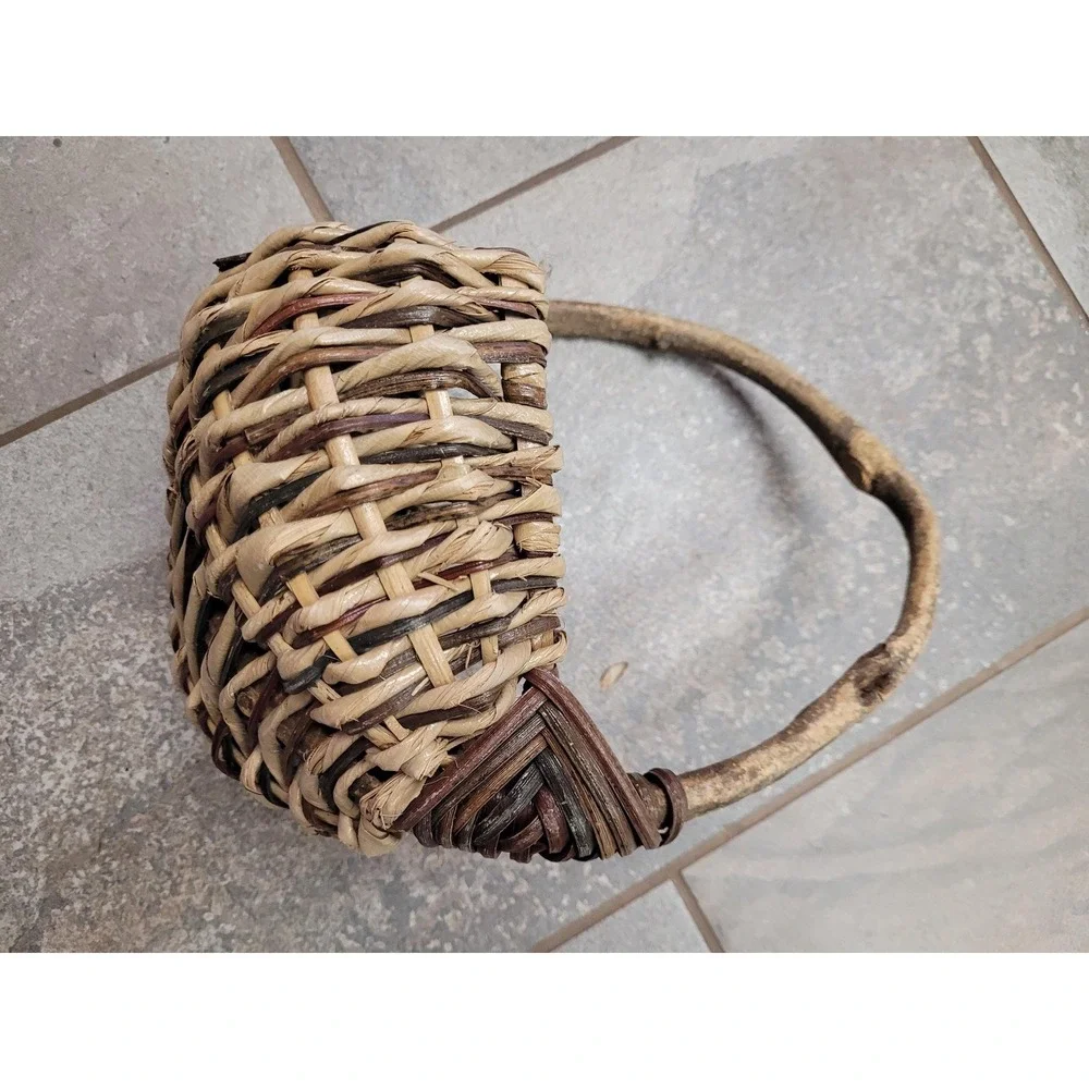 American Folk Primitive Twig Handle Buttocks Handwoven Gathering Basket Branch